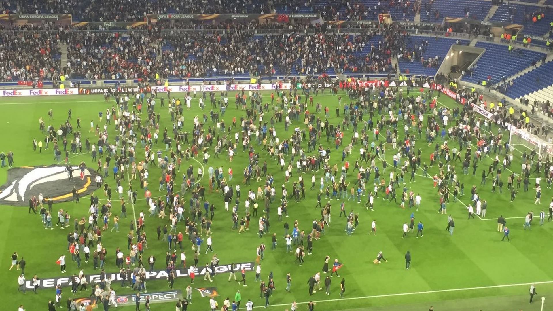 Lyon - Beşiktaş maçı öncesi statta olay çıktı | Goal.com Türkçe