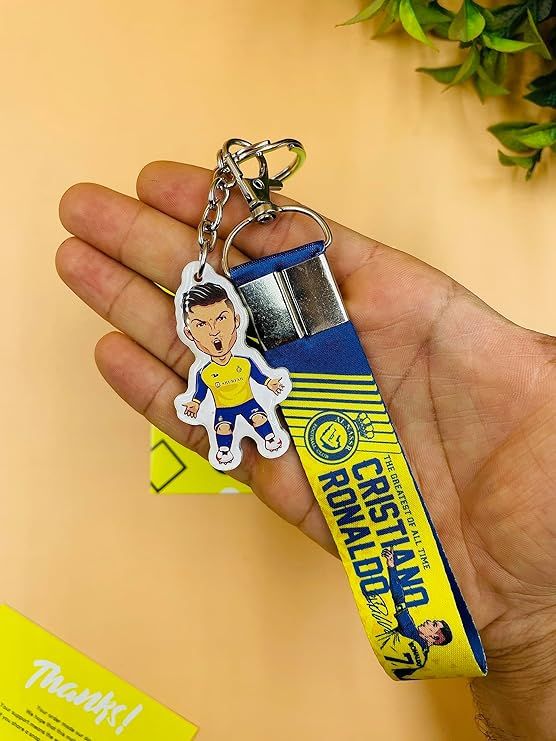 سلسلة مفاتيح بشعار كريستيانو رونالدو مع النصر من سينس 7 ستور   