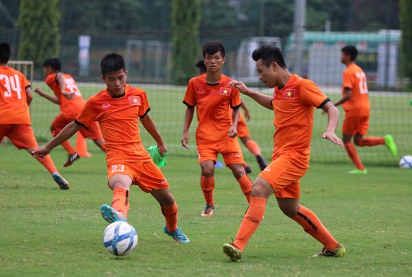 U15 Việt Nam tập luyện tại TTBĐ VFF