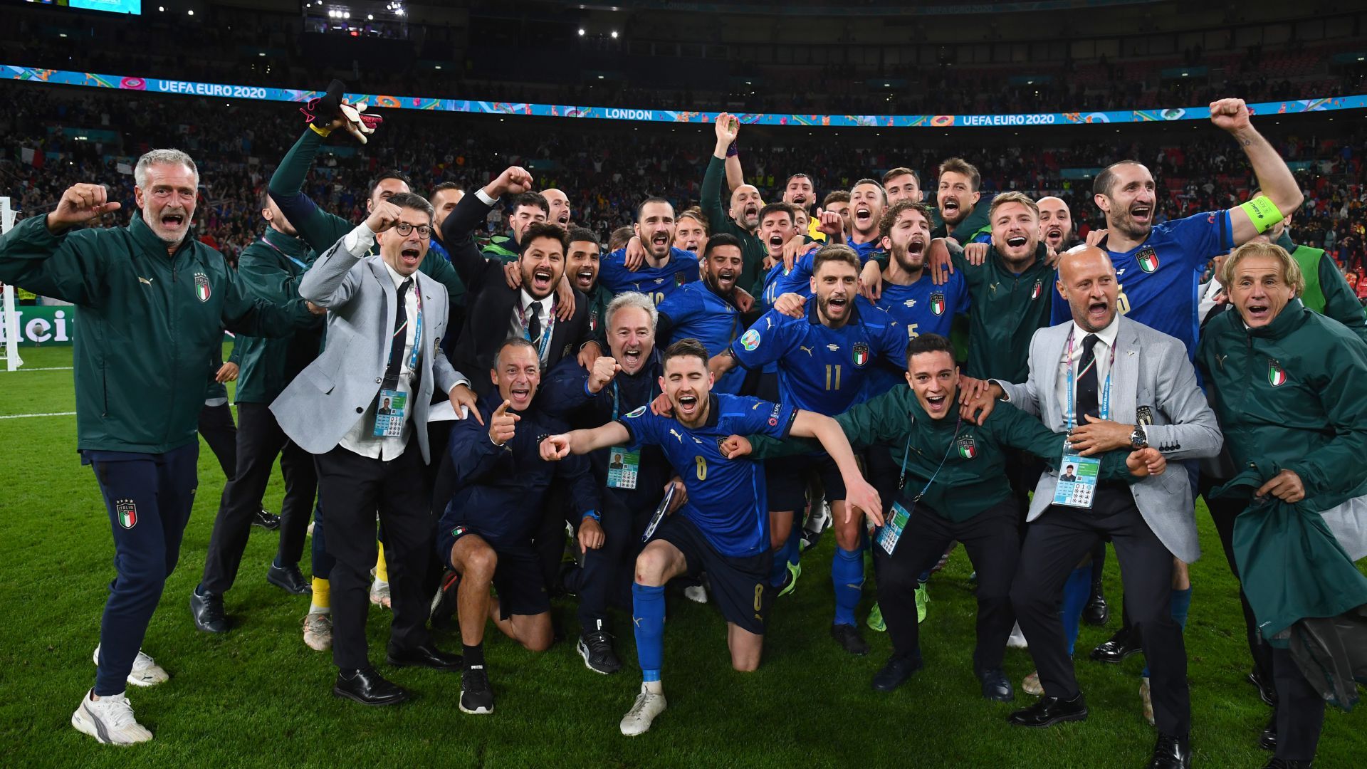 Italian players celebrating Italy Spain Euro 2020