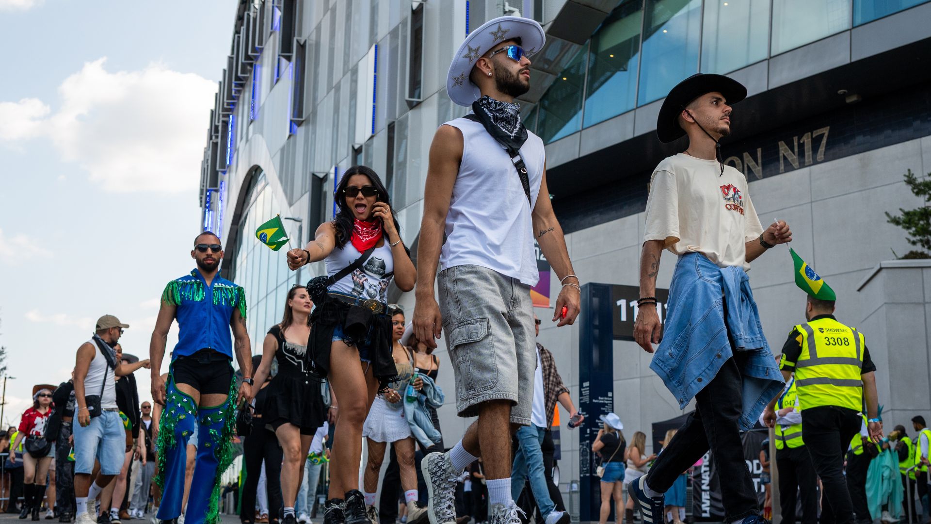 Beyoncé fans attend the 