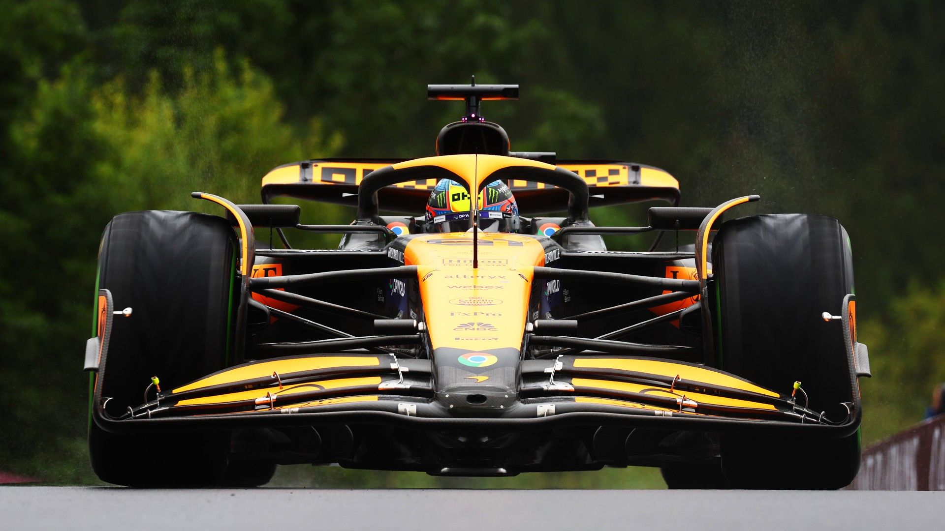 Oscar Piastri of Australia driving the (81) McLaren MCL38 Mercedes 