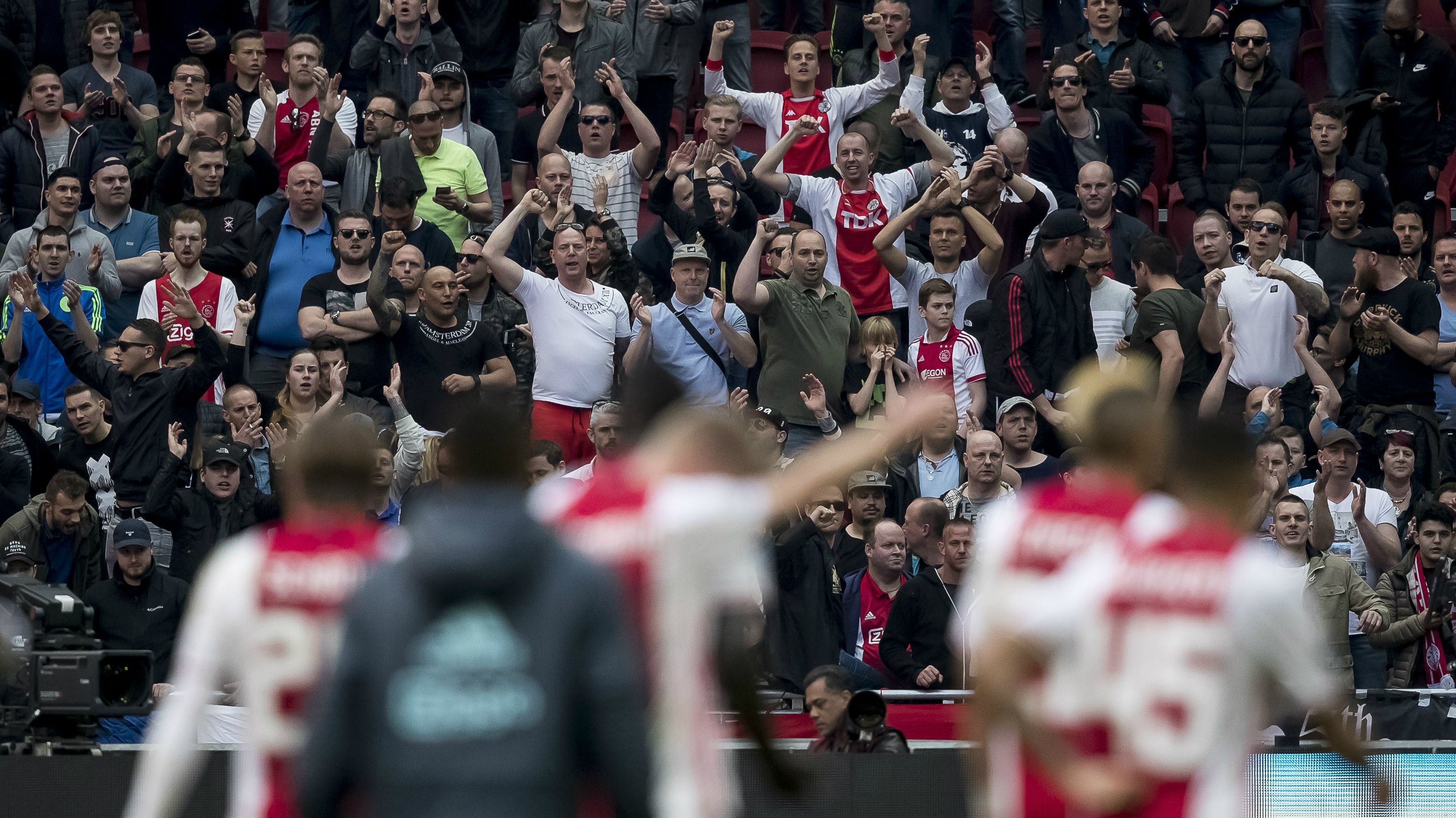 Ajax-supporters vieren feest, 02042017