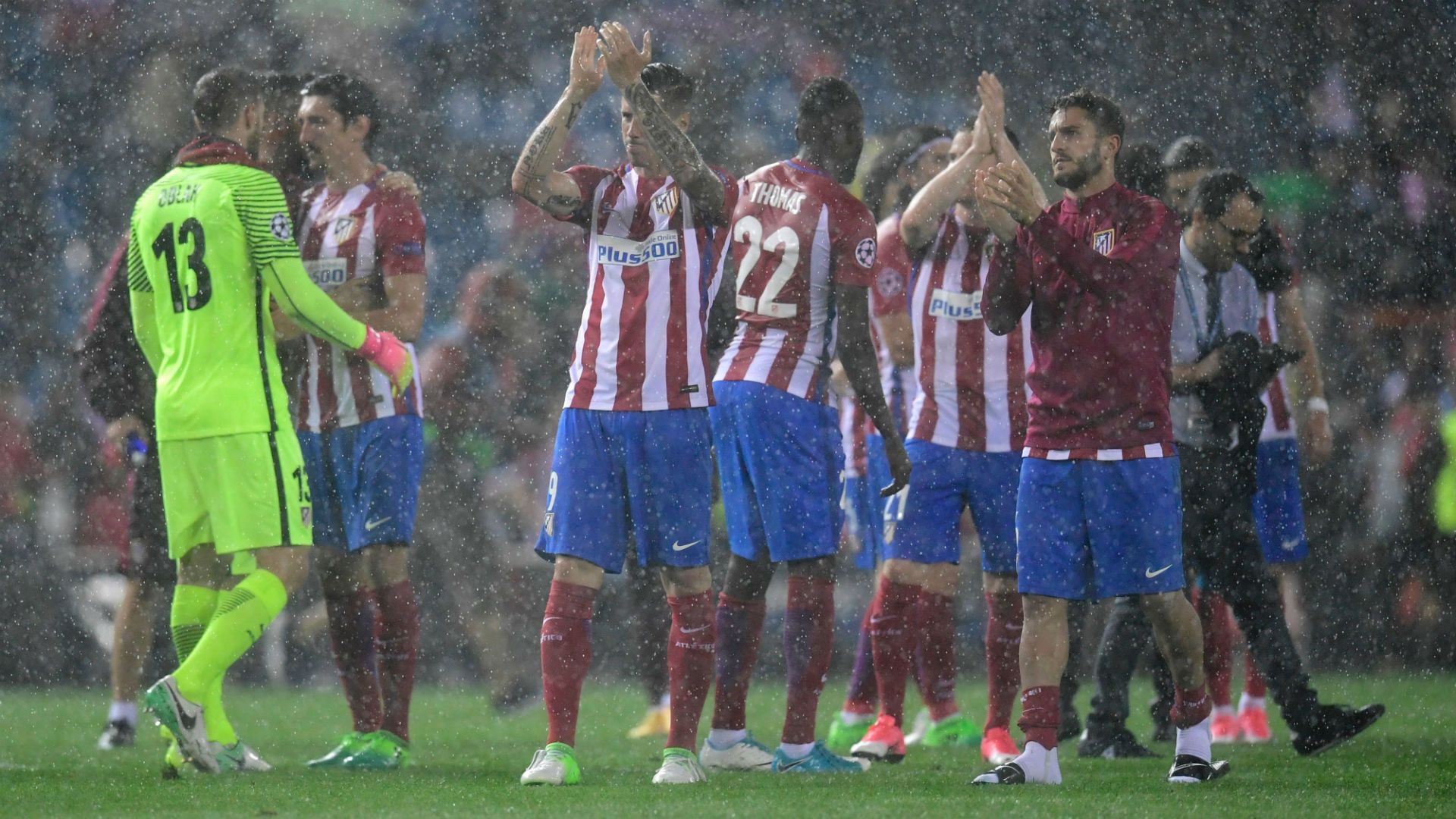 Atletico Madrid chuva Real Madrid Calderon Champions League 10 05 2017