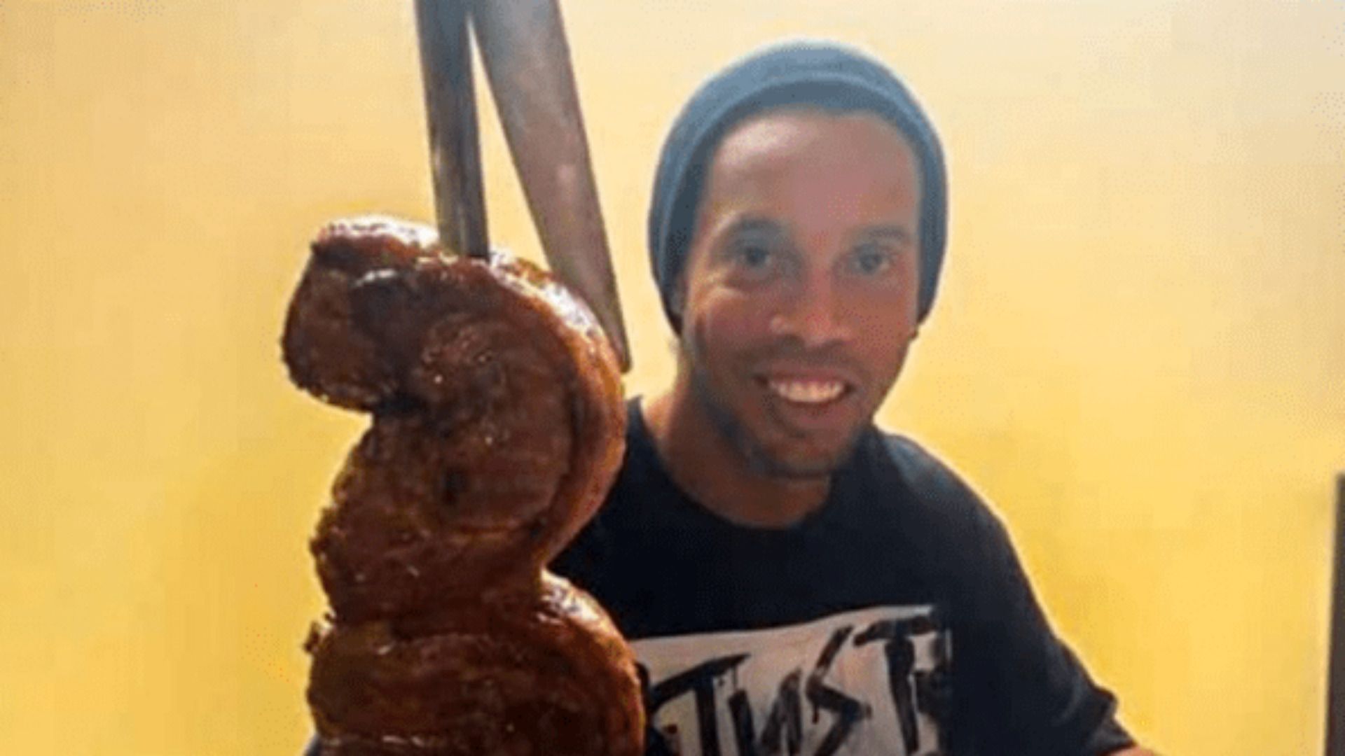 Ronaldinho asado en la carcel cumpleaños