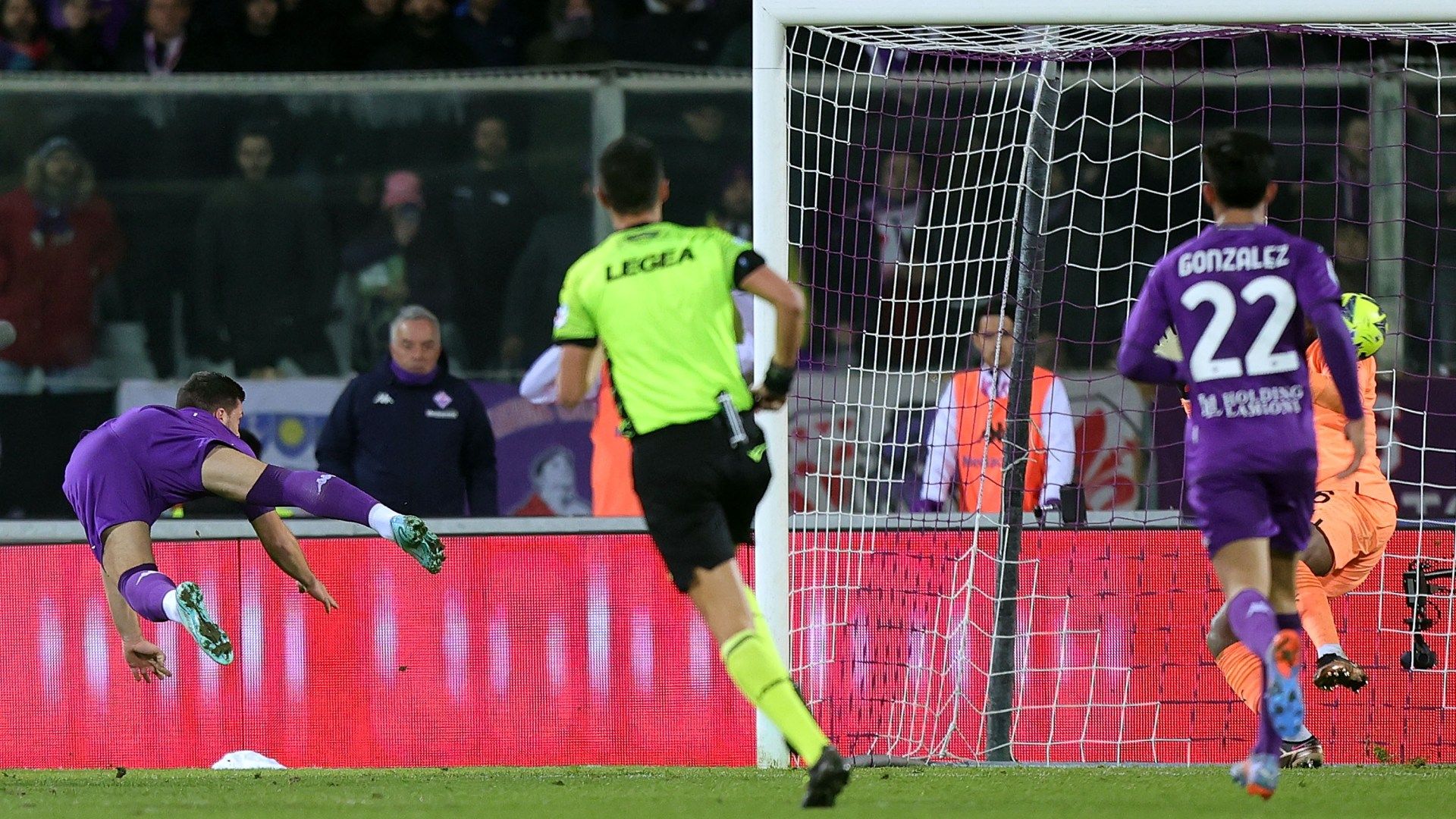 Luka Jovic Fiorentina vs AC Milan Serie A 04032023