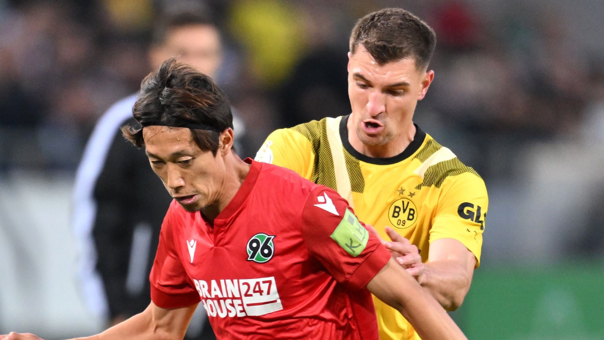 Sei Muroya Thomas Meunier Hannover 96 Borussia Dortmund 2022