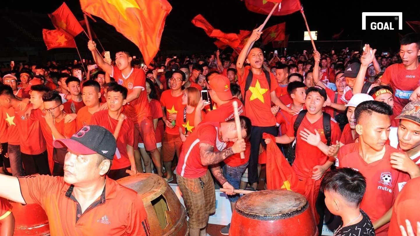 CĐV tại sân Tray