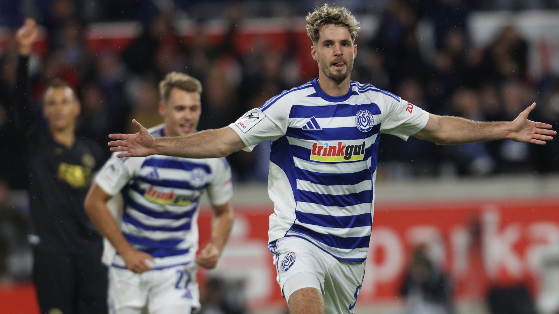 Tobias Fleckstein of Duisburg celebrates