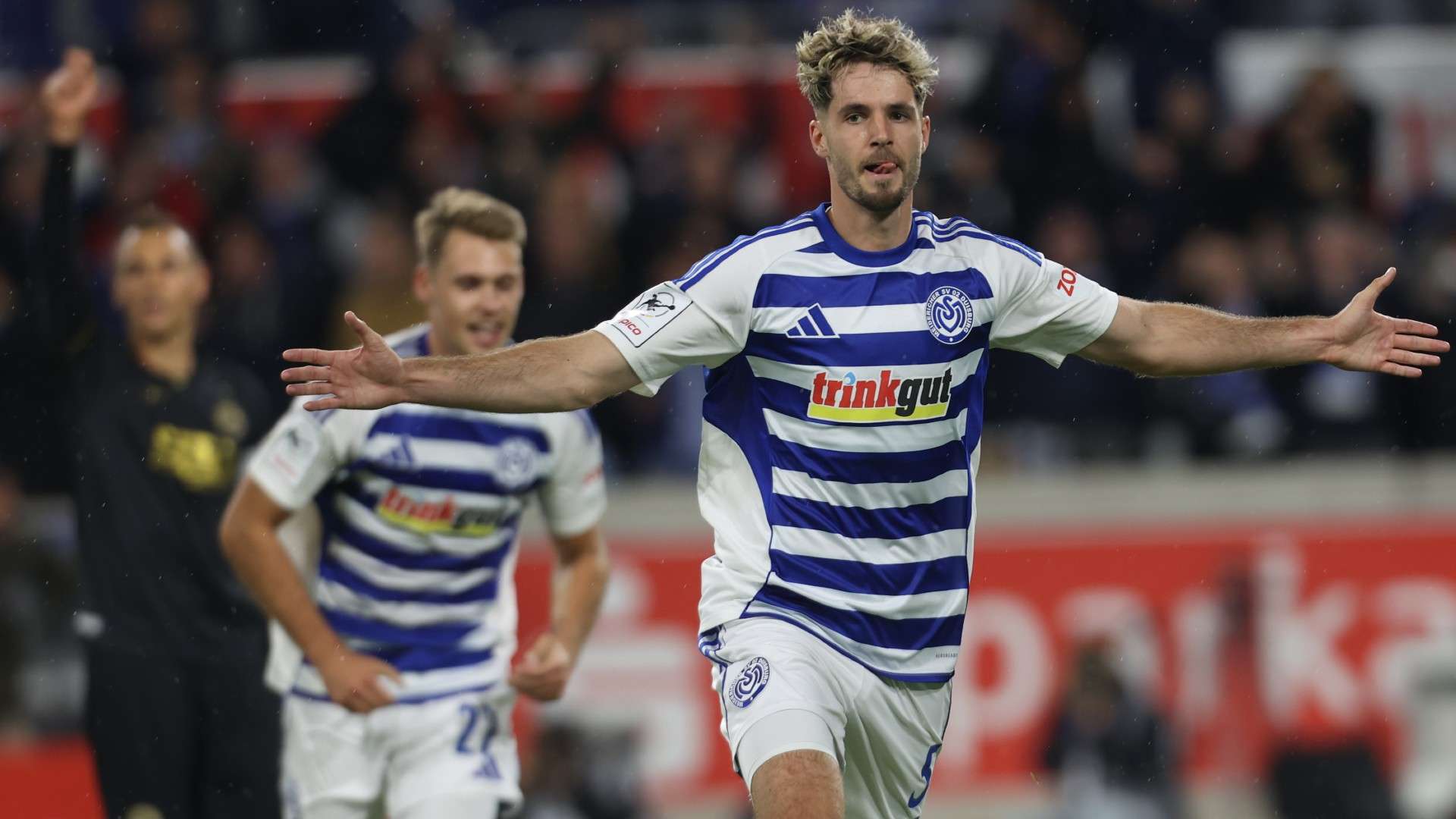 Tobias Fleckstein of Duisburg celebrates