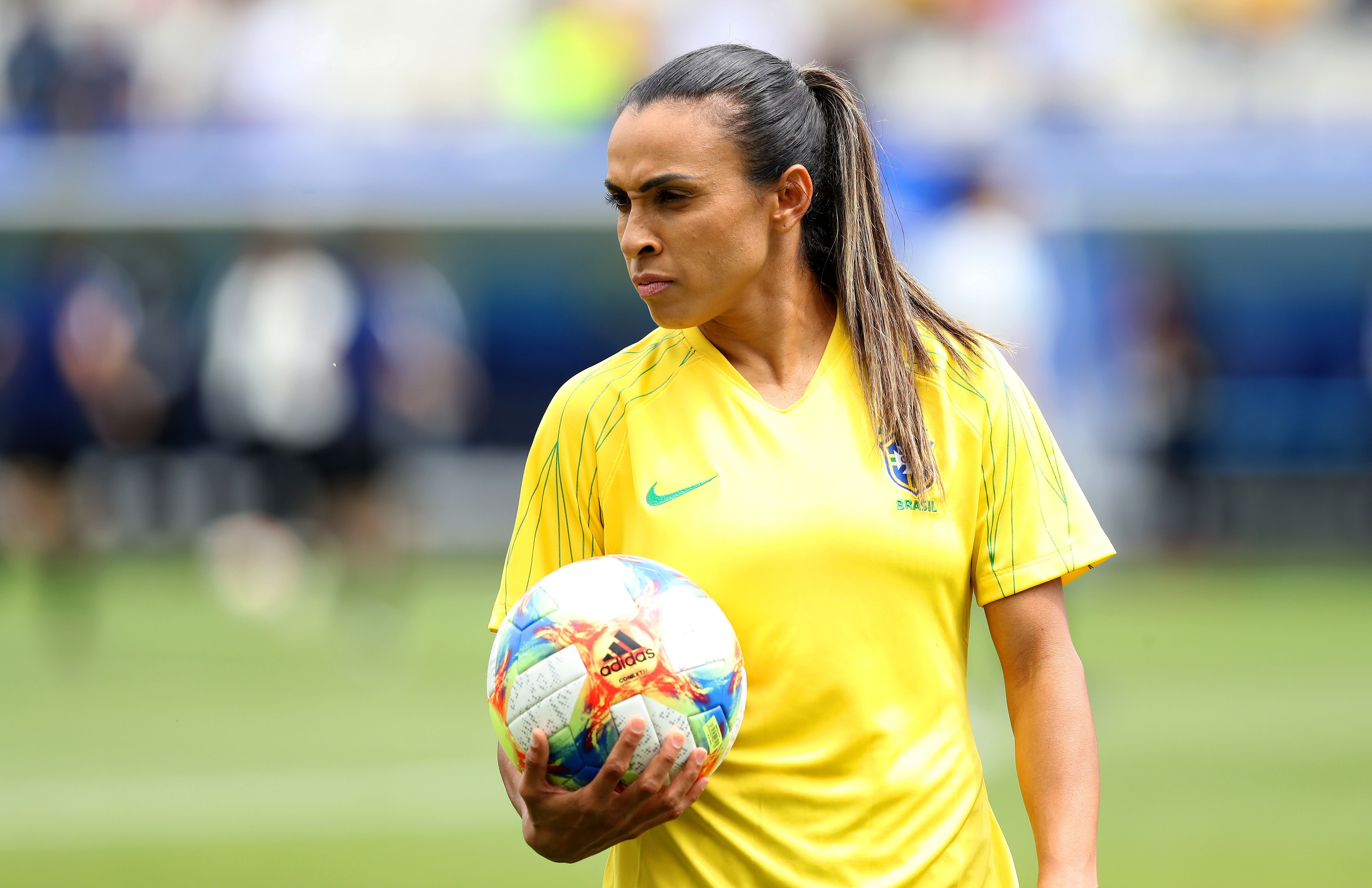 Marta antes de jogo do Brasil na Copa do Mundo feminina da França