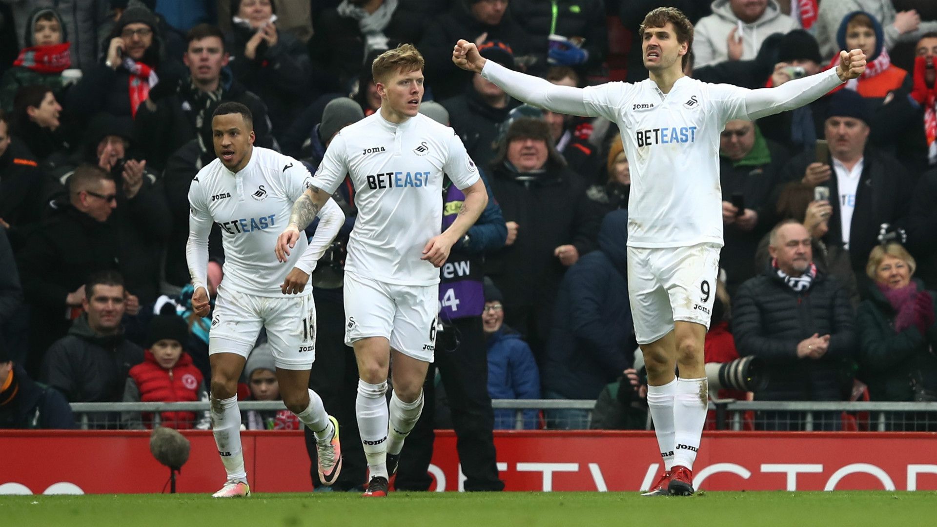 HD Swansea celebrate v LFC