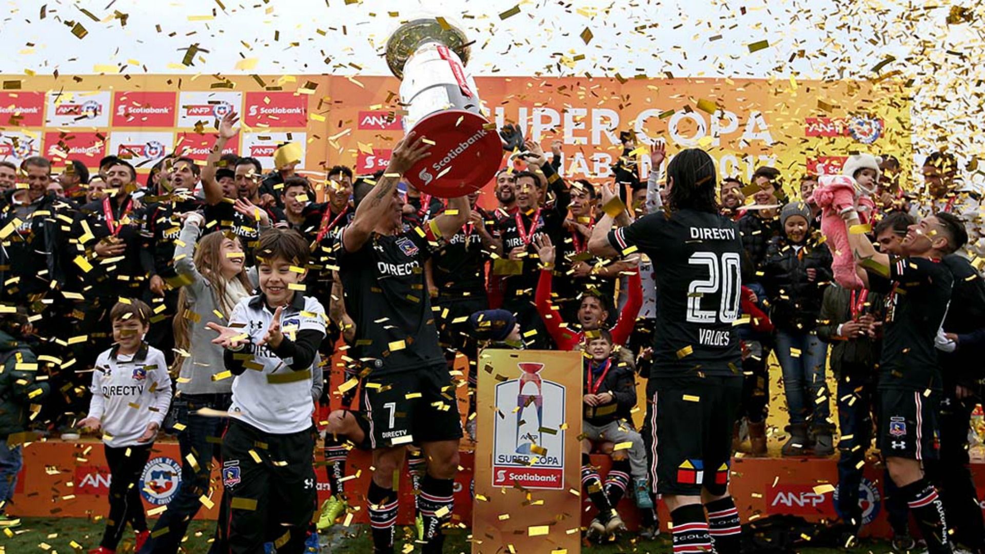 Esteban Paredes Jaime Valdés Colo Colo Universidad Católica 230717