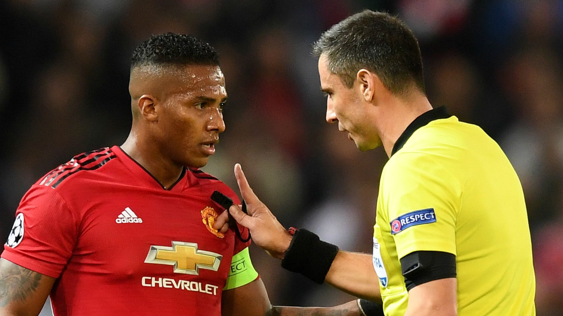 Antonio Valencia Slavko Vincic Man Utd 2018-19