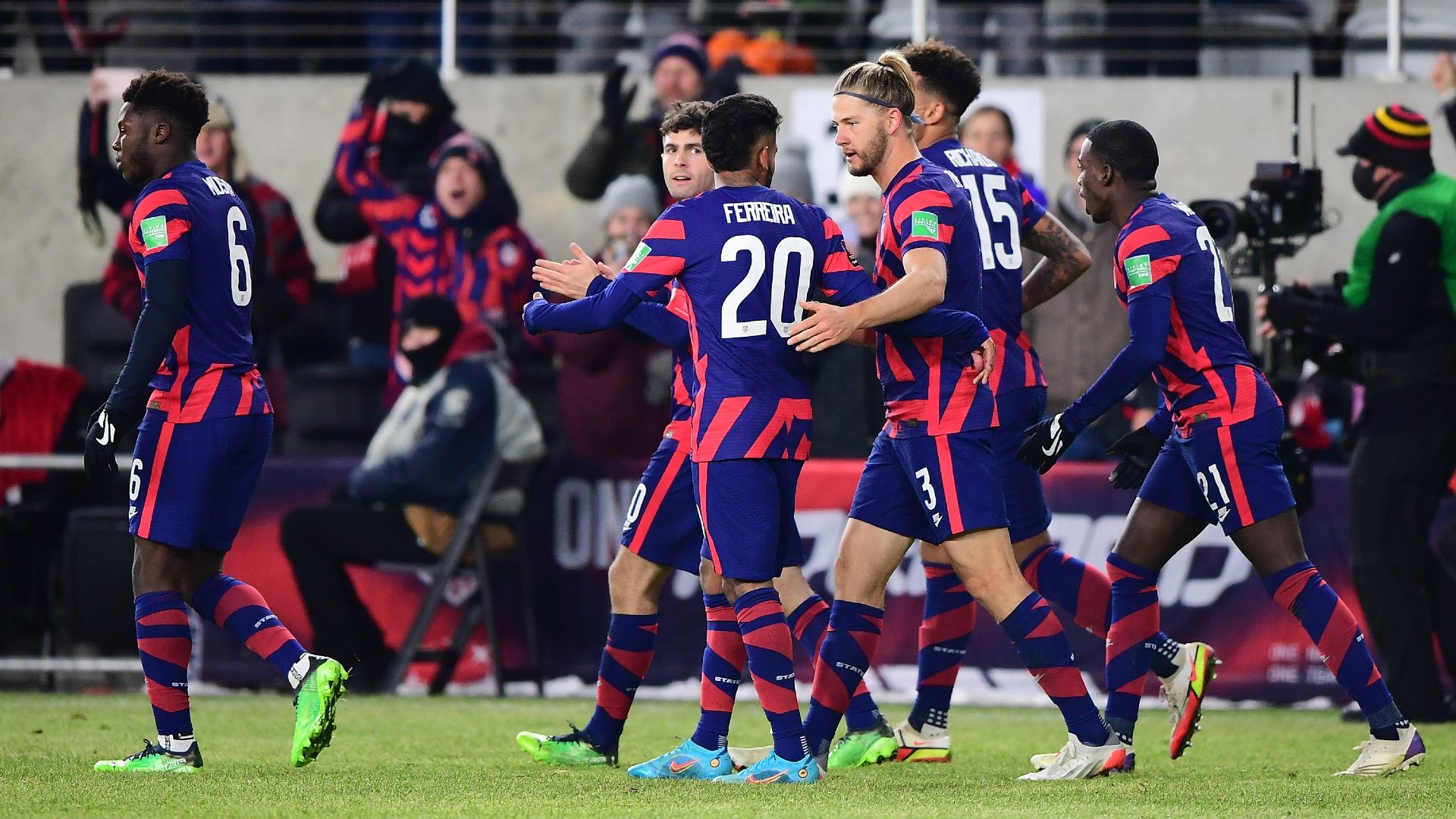USMNT celebrate goal El Salvador 2022