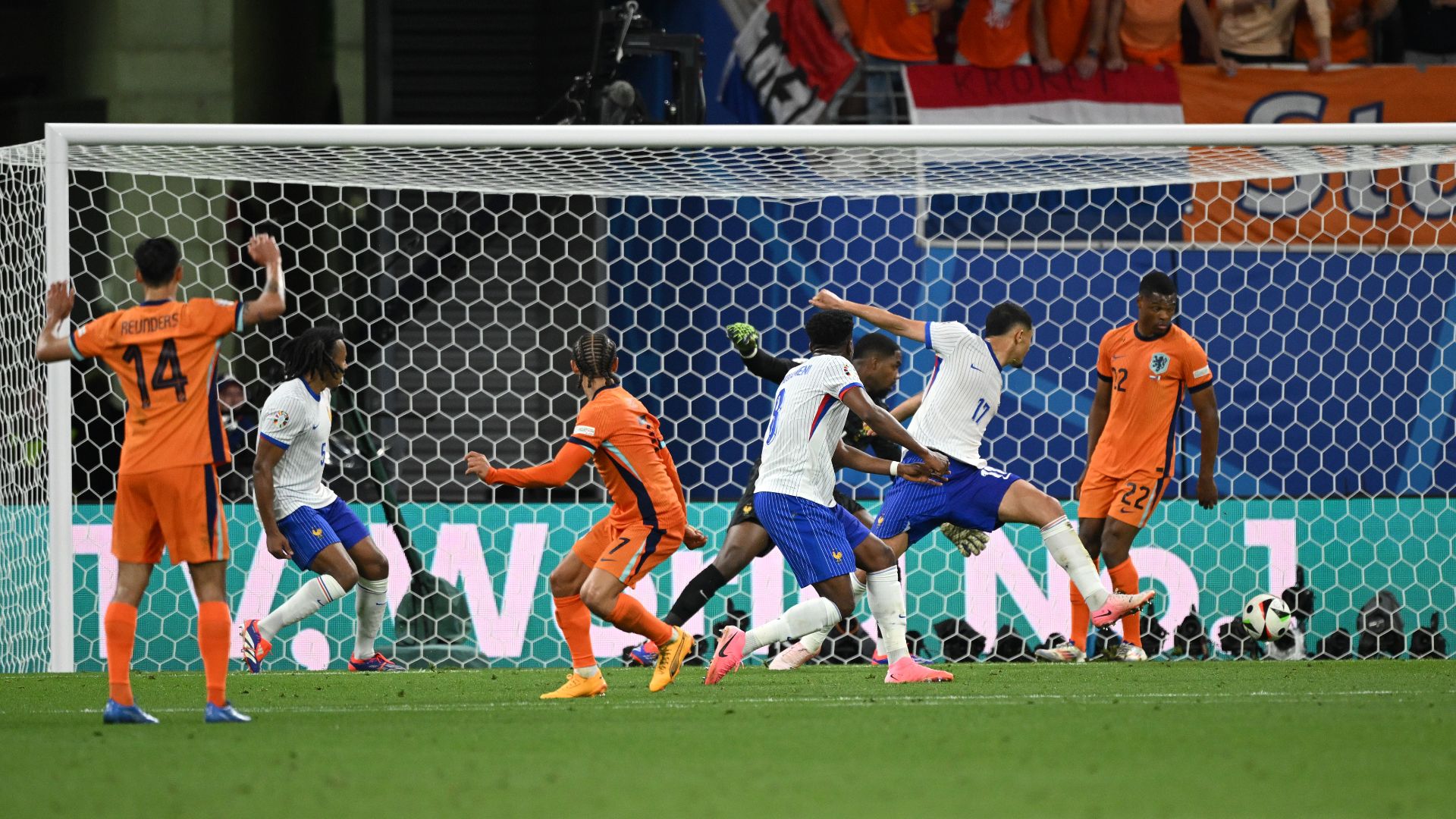 Xavi Simons Dumfries Netherlands France