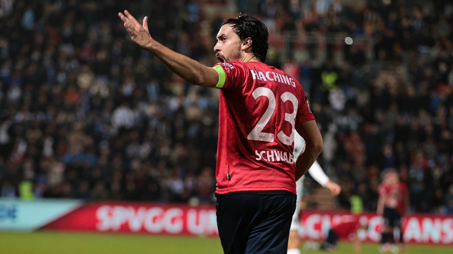 Markus Schwabl of Unterhaching is reacting 