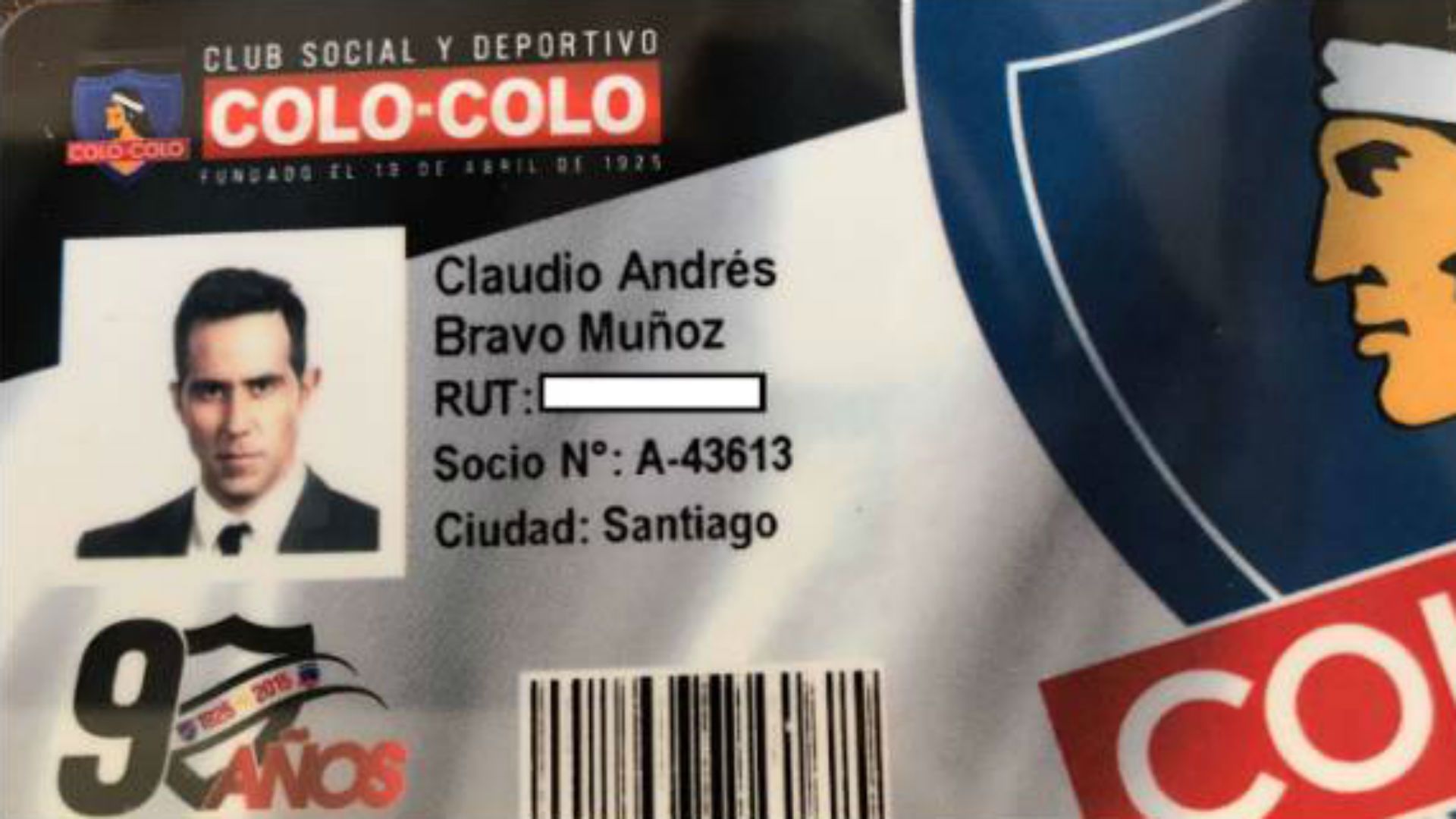 Claudio Bravo, carné de socio de Colo Colo