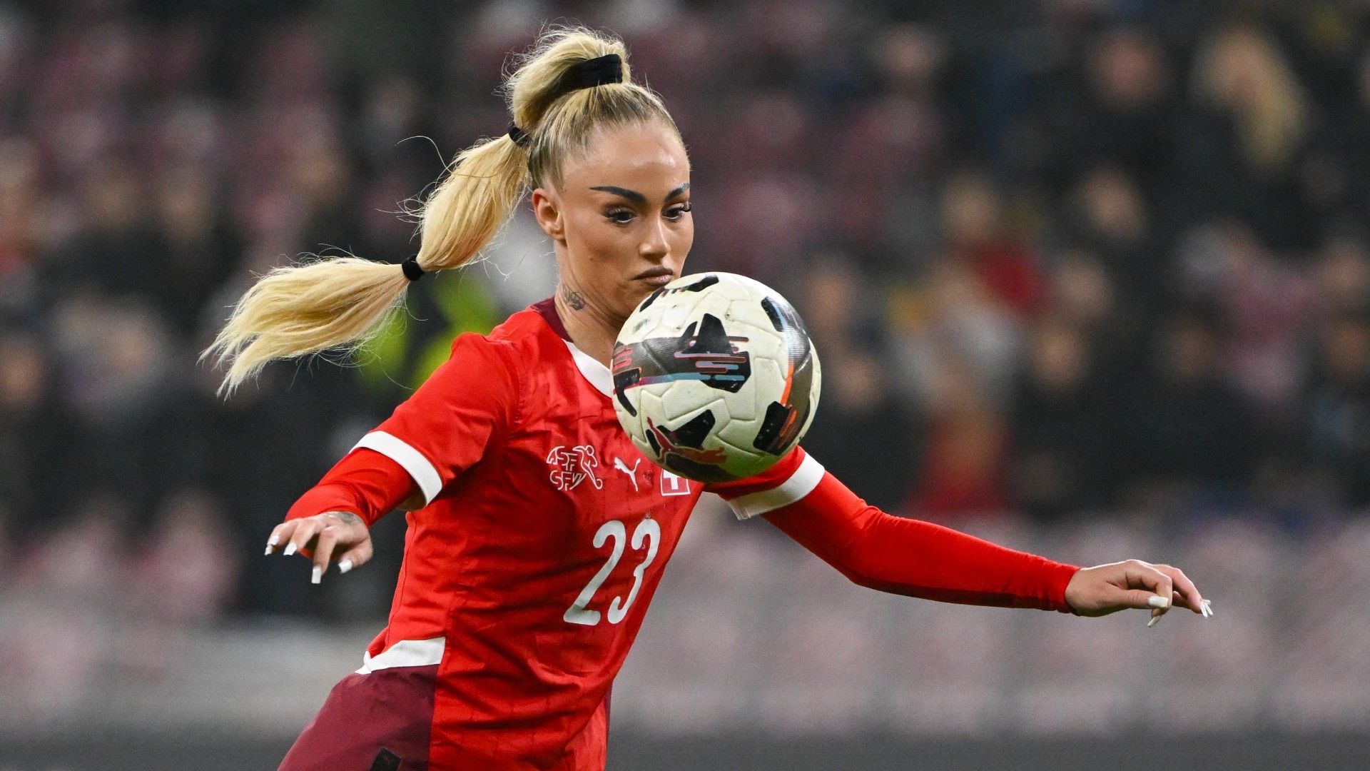 Switzerland's forward #23 Alisha Lehmann controls the ball 