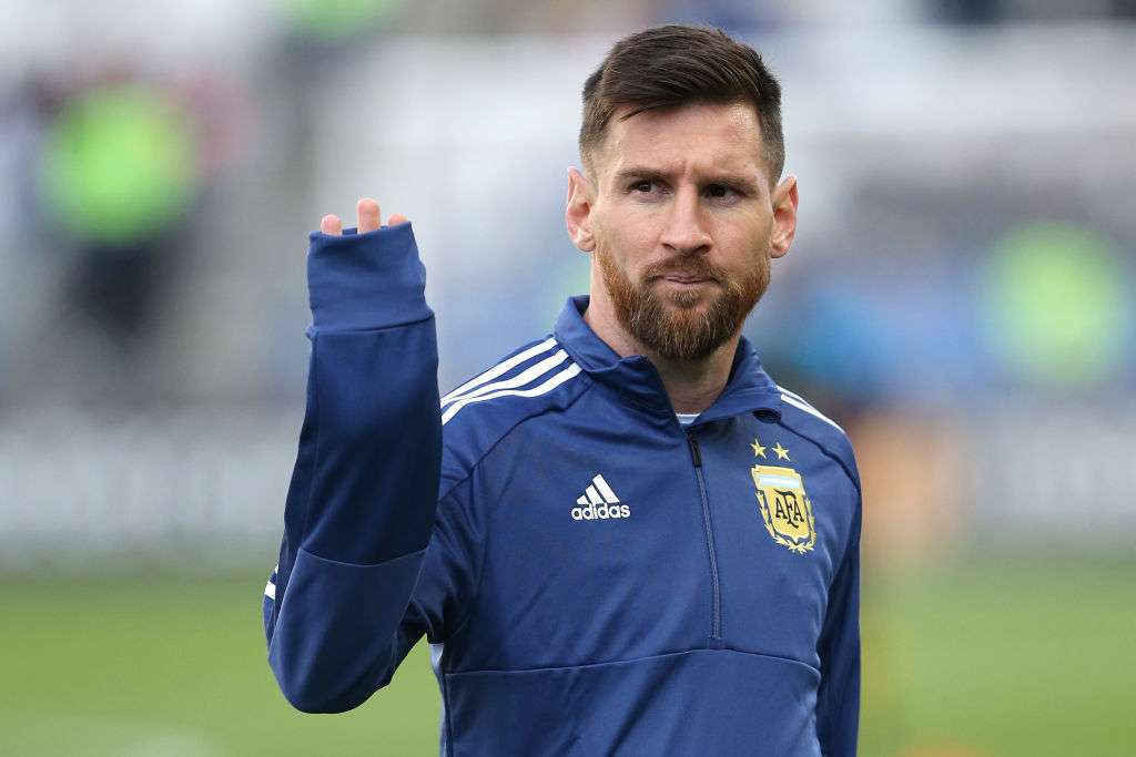 Messi cumprimenta torcida antes de ARgentina x Chile