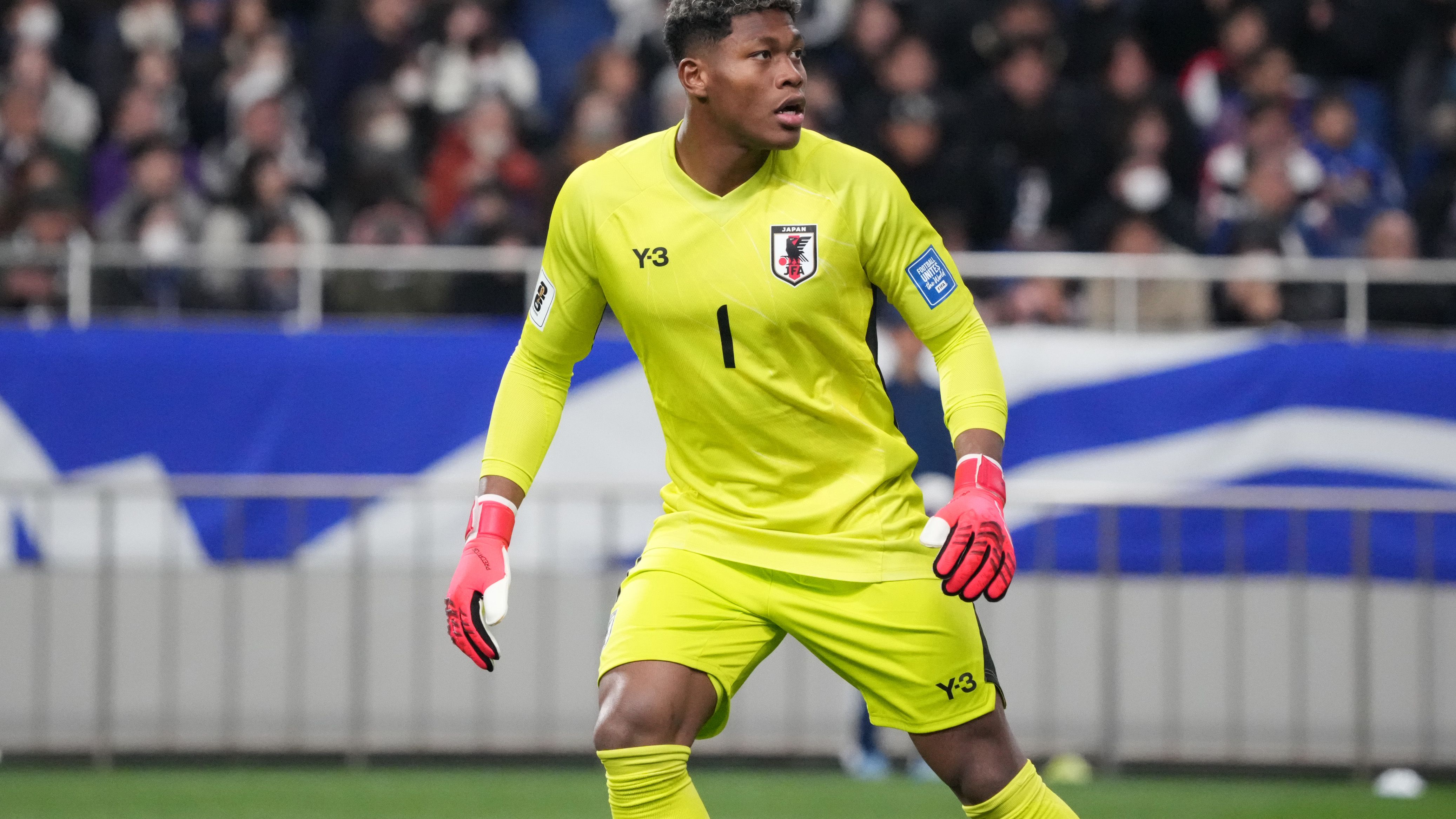 日本のW杯出場決定でパルマが鈴木彩艶に祝福と称賛「王者の精神で成長