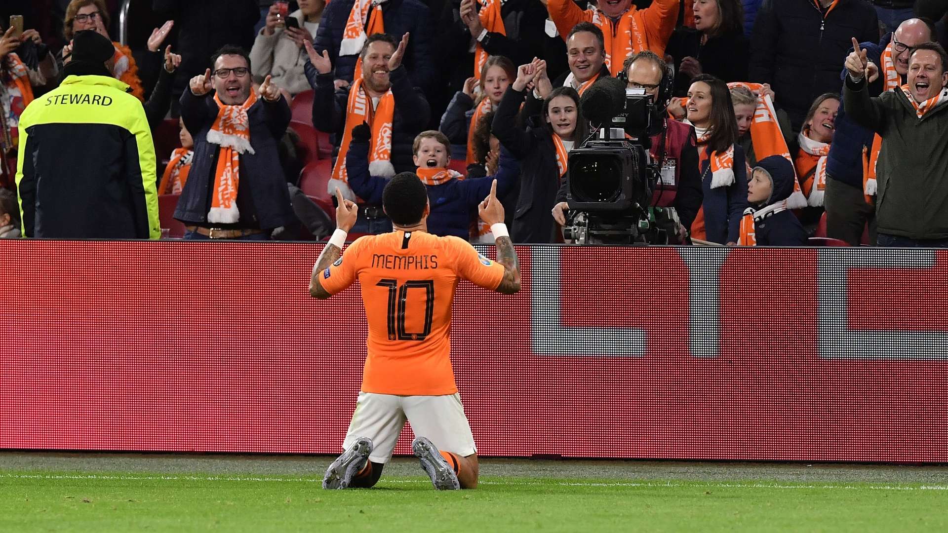 Memphis Depay Netherlands 2019