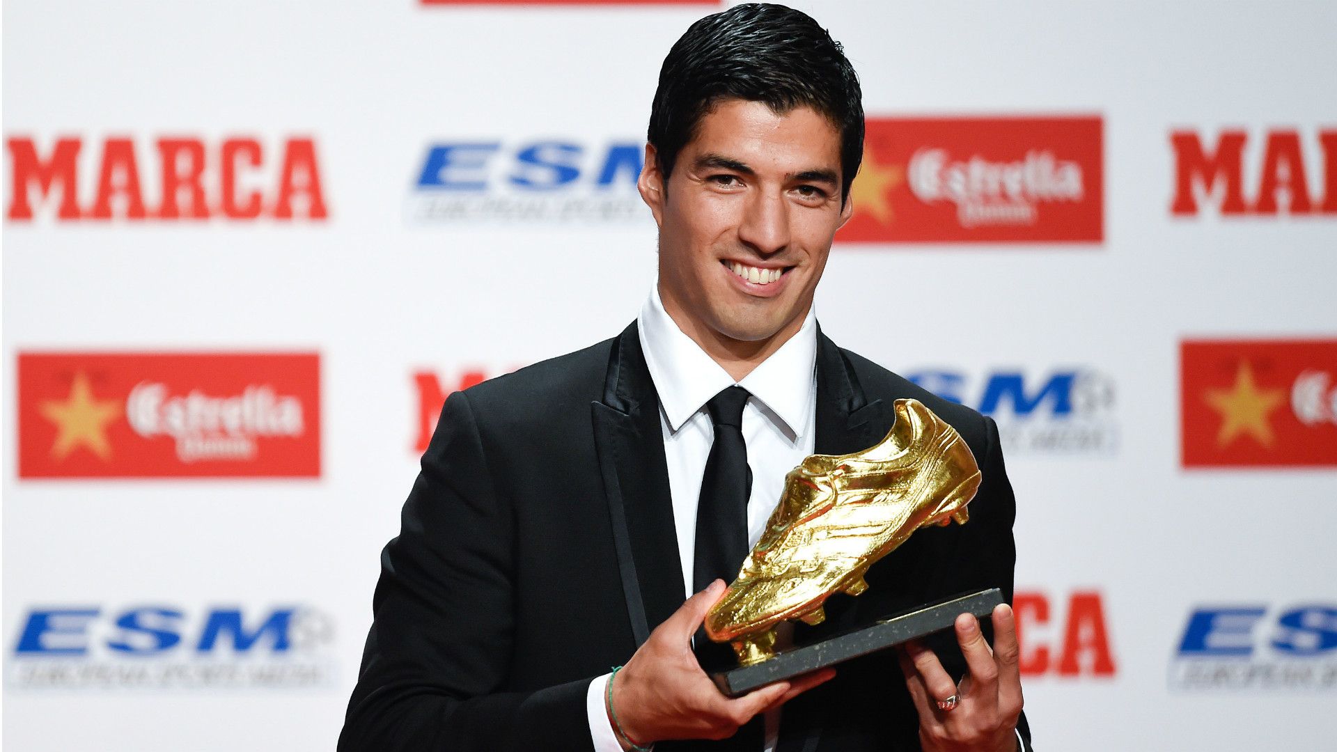 Luis Suarez Awarded Golden Boot 15102014