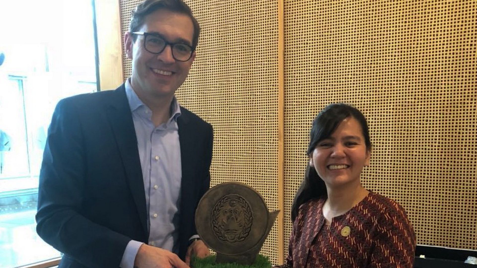 Ratu Tisha Destria (PSSI) & Friedrich Curtius