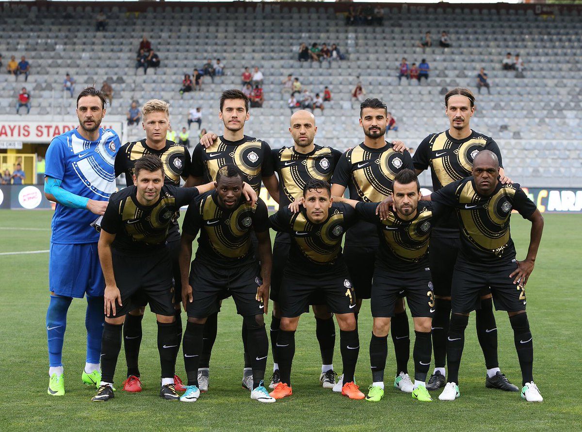 on-pitch-insane-nike-osmanlispor-17-18-home-away-kits (5).jpg