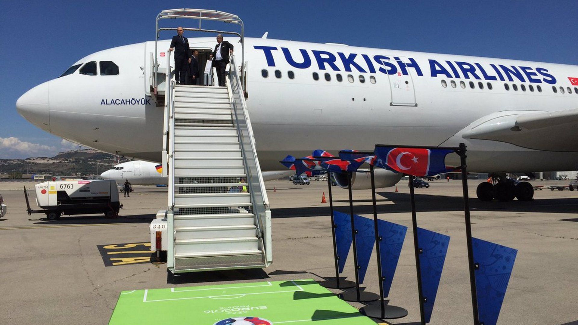 Turkey arrive in France for Euro 2016 06062016