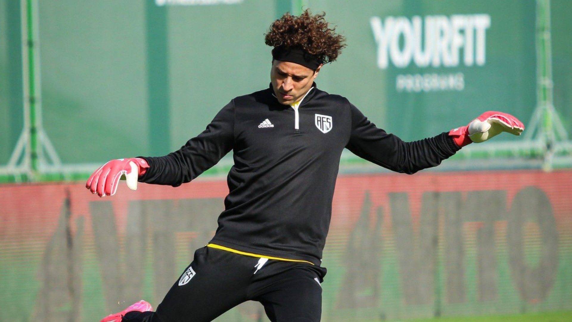 Guillermo Ochoa AVS Futebol SAD 2025