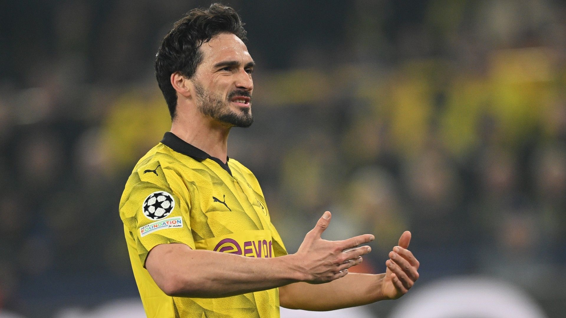 Mats Hummels of Dortmund in action