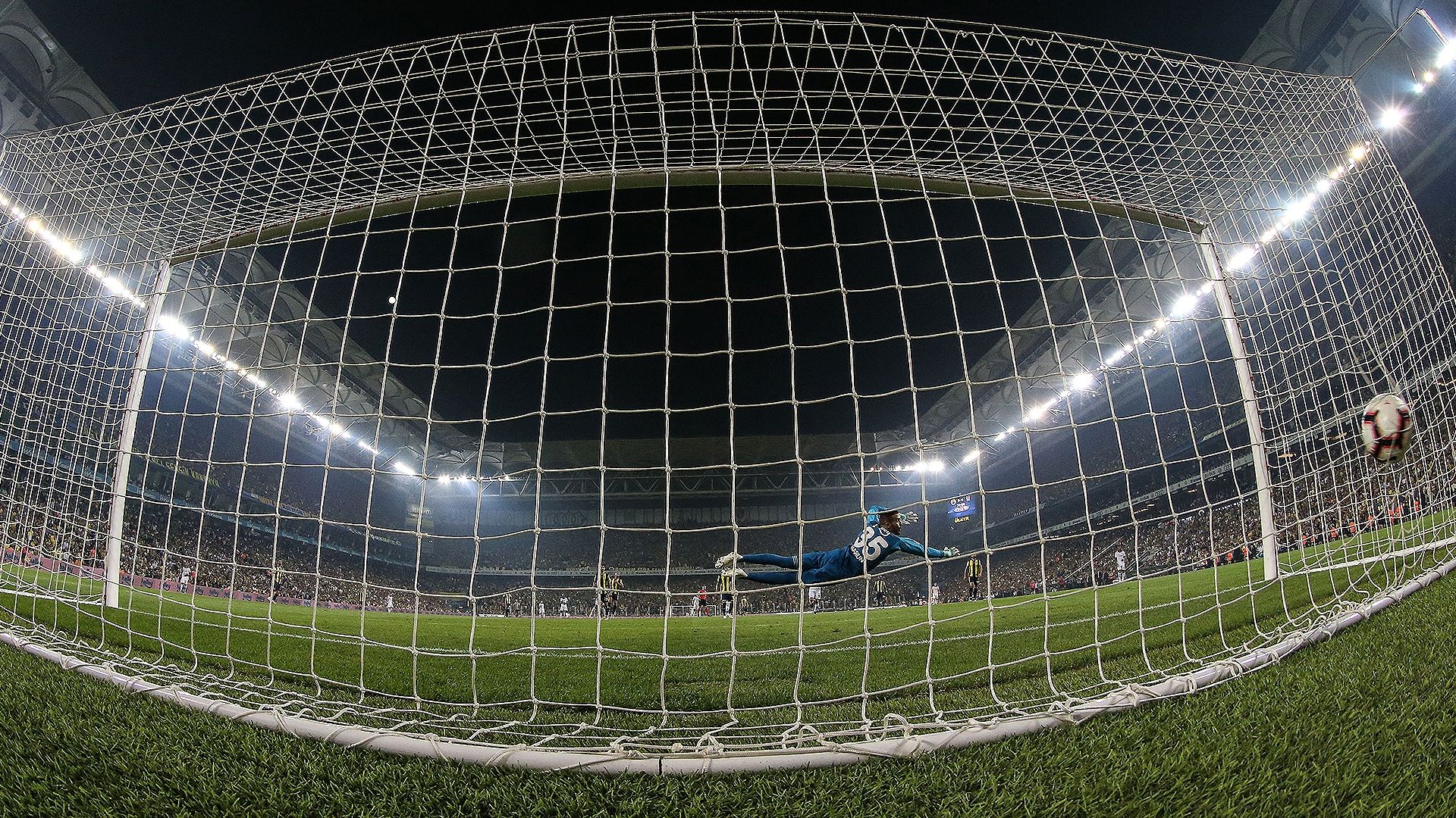 Harun Tekin Babel goal Besiktas Fenerbahce 09242018