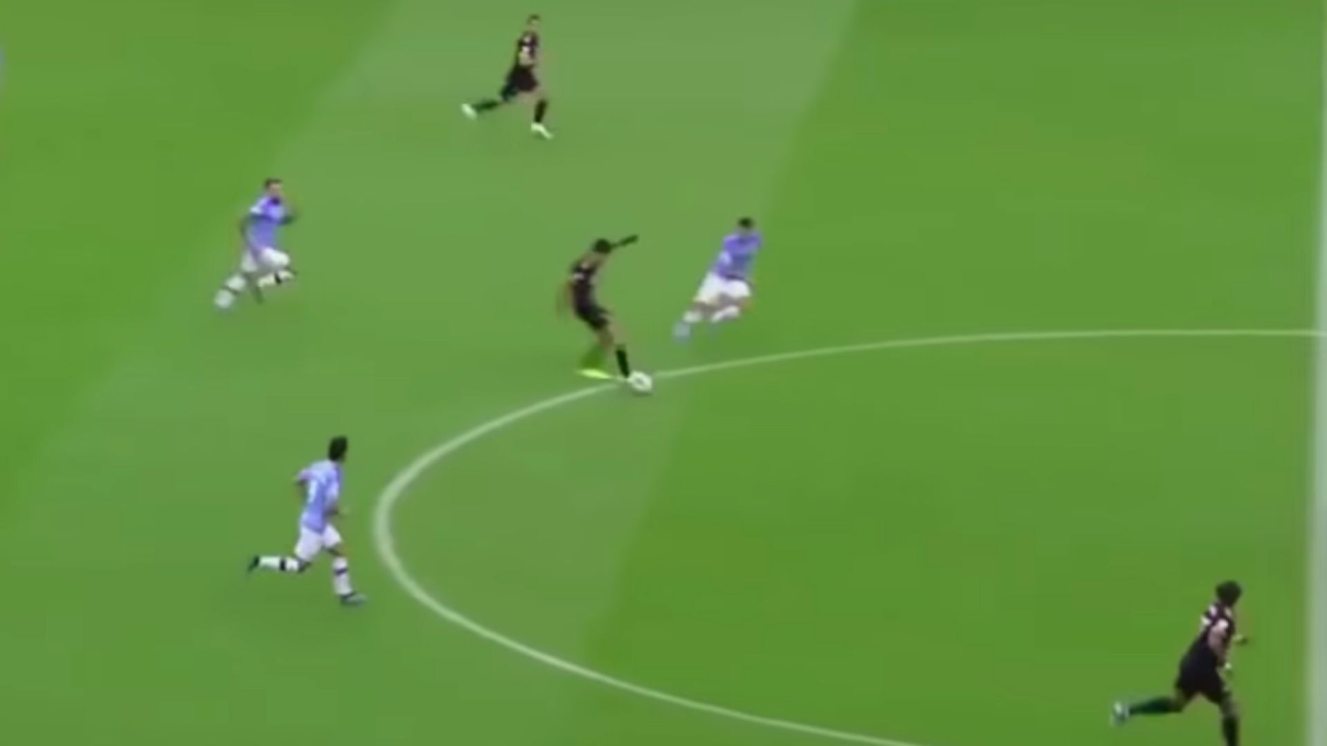 Raúl Jiménez asistencia tres dedos