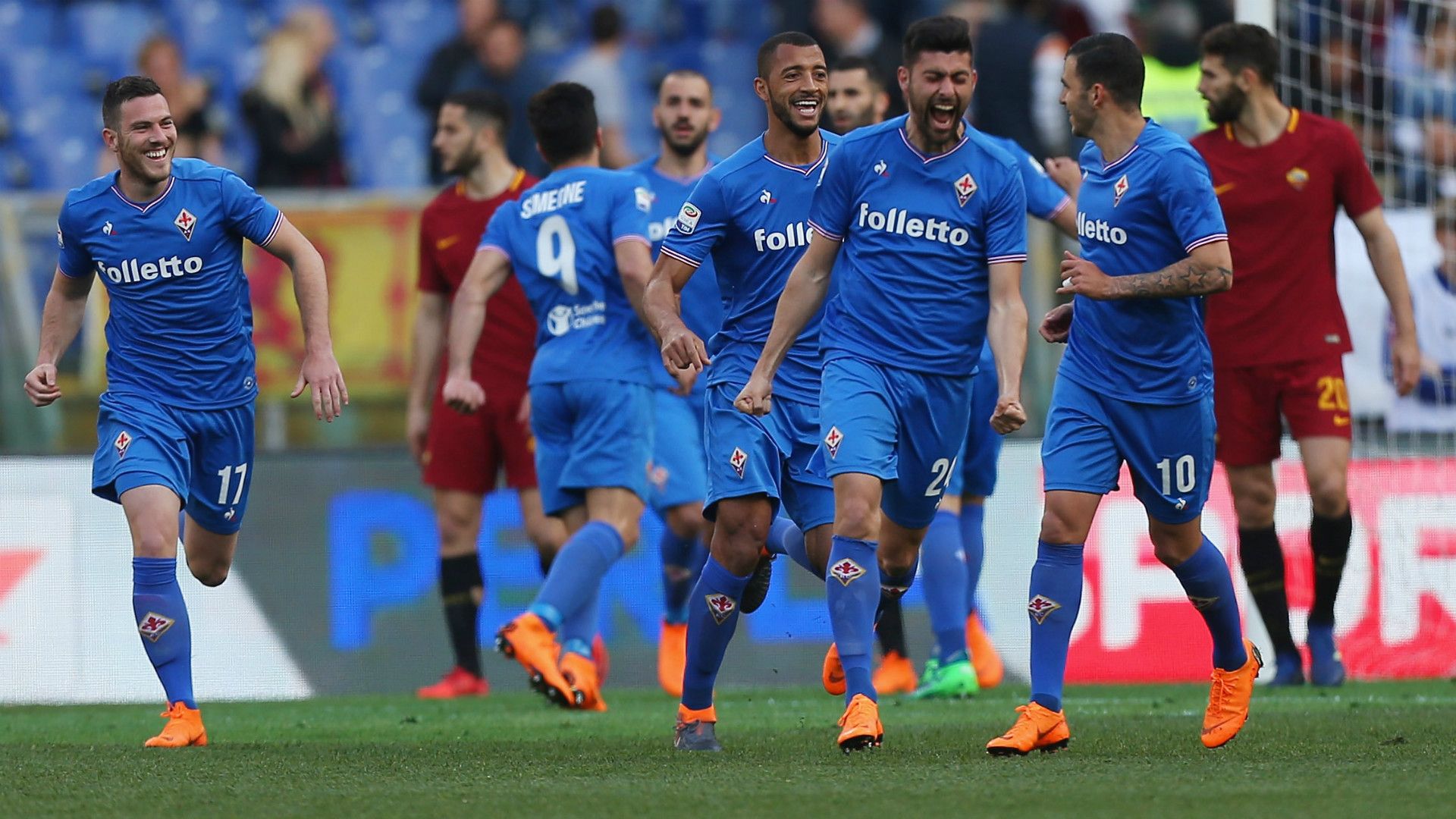 Fiorentina celebrates against Roma