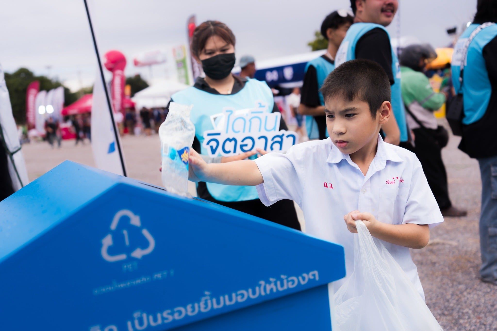 ไดกิ้น ‘We Cheer We Care’