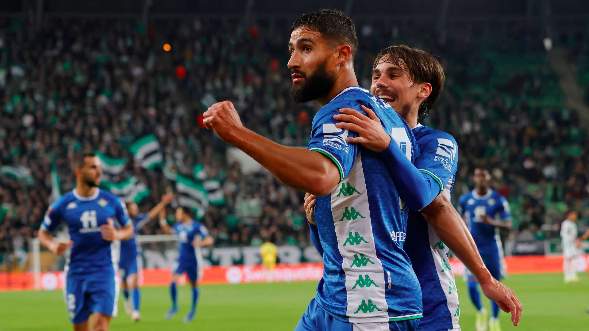 Fekir celebra un gol con el Betis