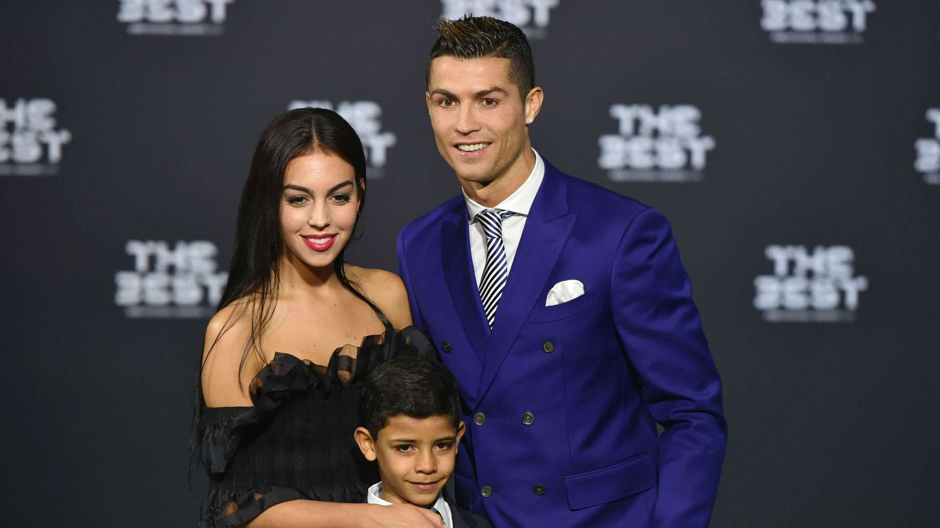 Giải thích: Tại sao Cristiano Ronaldo và Georgina Rodriguez vẫn chưa kết hôn? Cả hai đã có với nhau bao nhiêu người con? | Goal.com Việt Nam