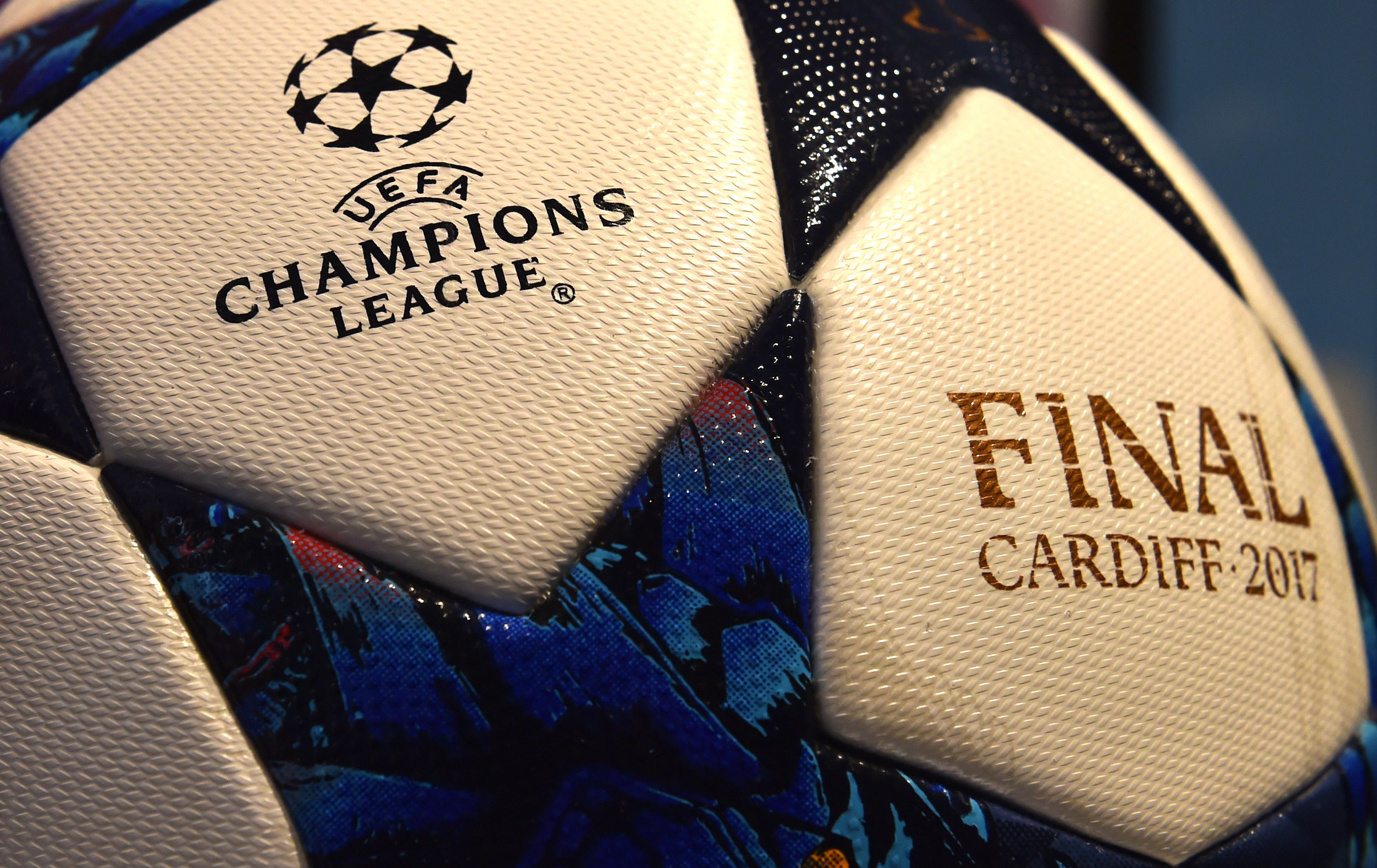 Cardiff finale ball - UEFA CHAMPIONS LEAGUE