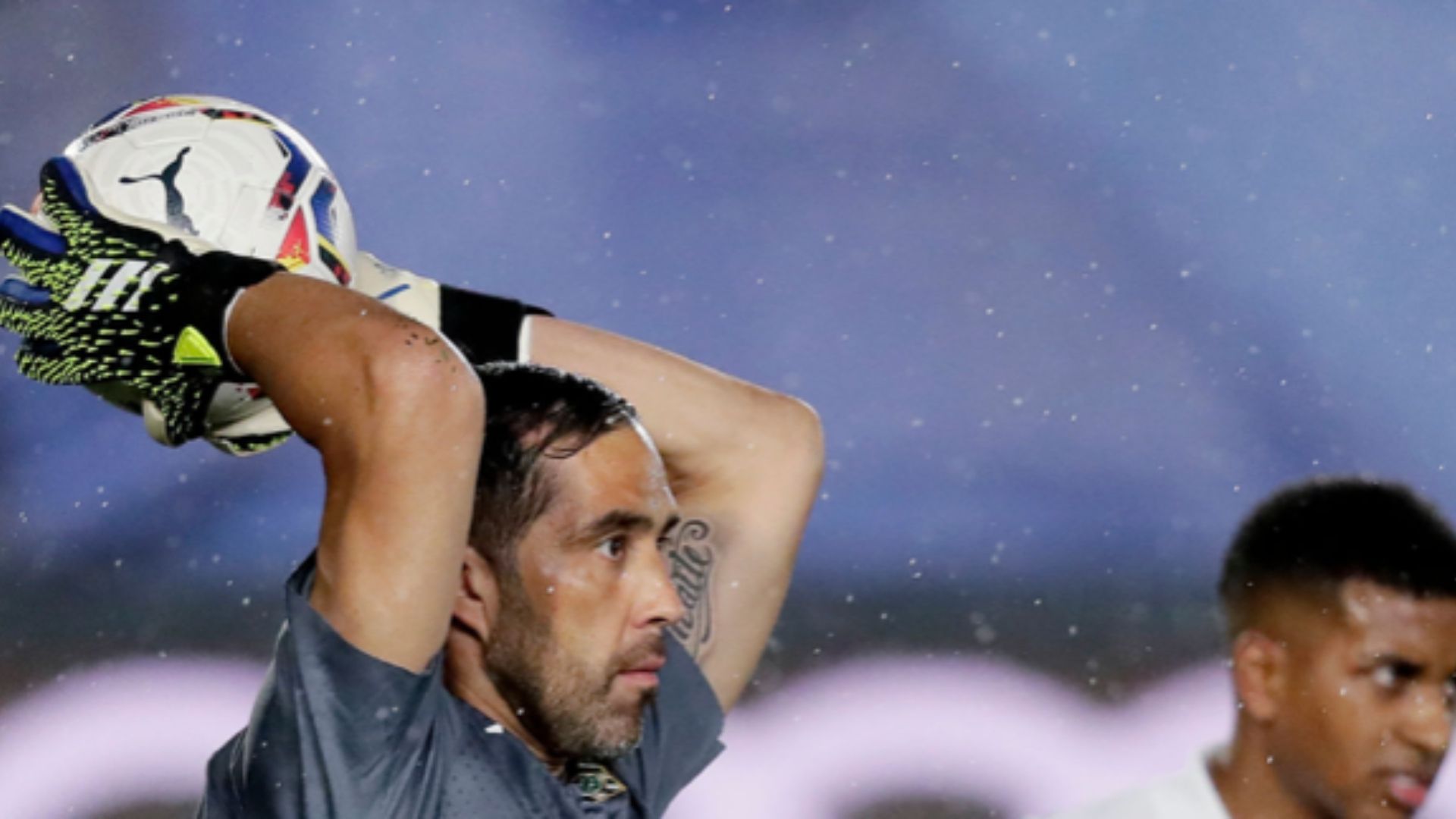 240421 Claudio Bravo en Real Madrid Betis