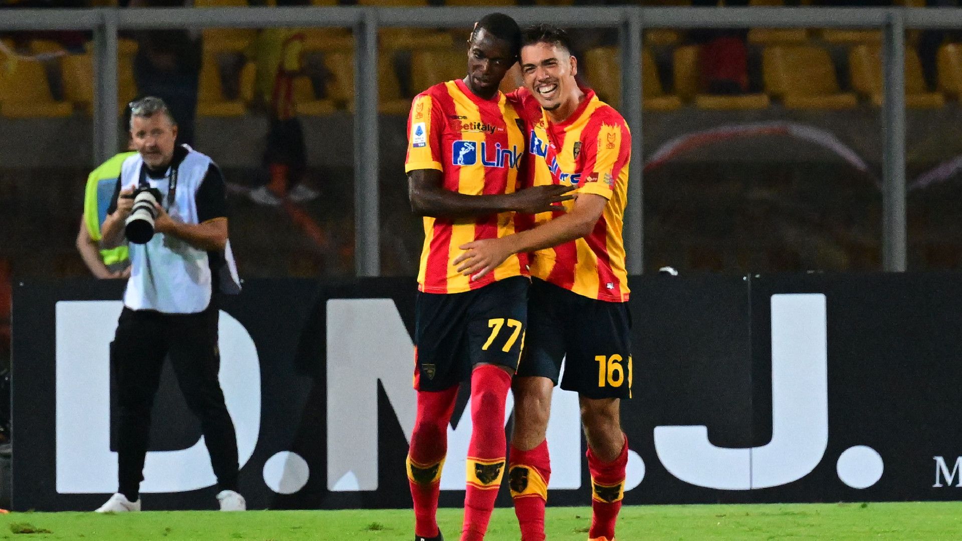 Assan Ceesay Lecce Inter celebrate Serie A