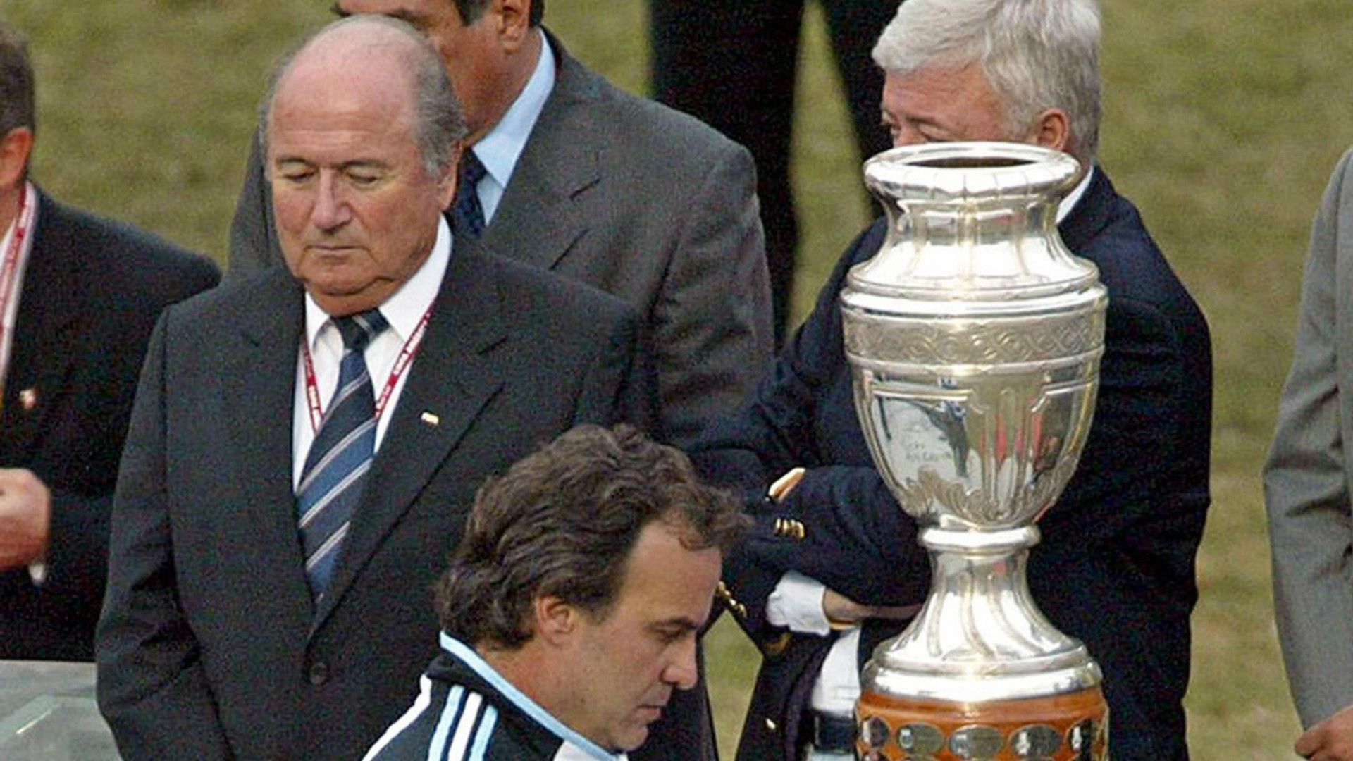 Marcelo Bielsa Copa America Joseph Blatter Lima Peru 25072004