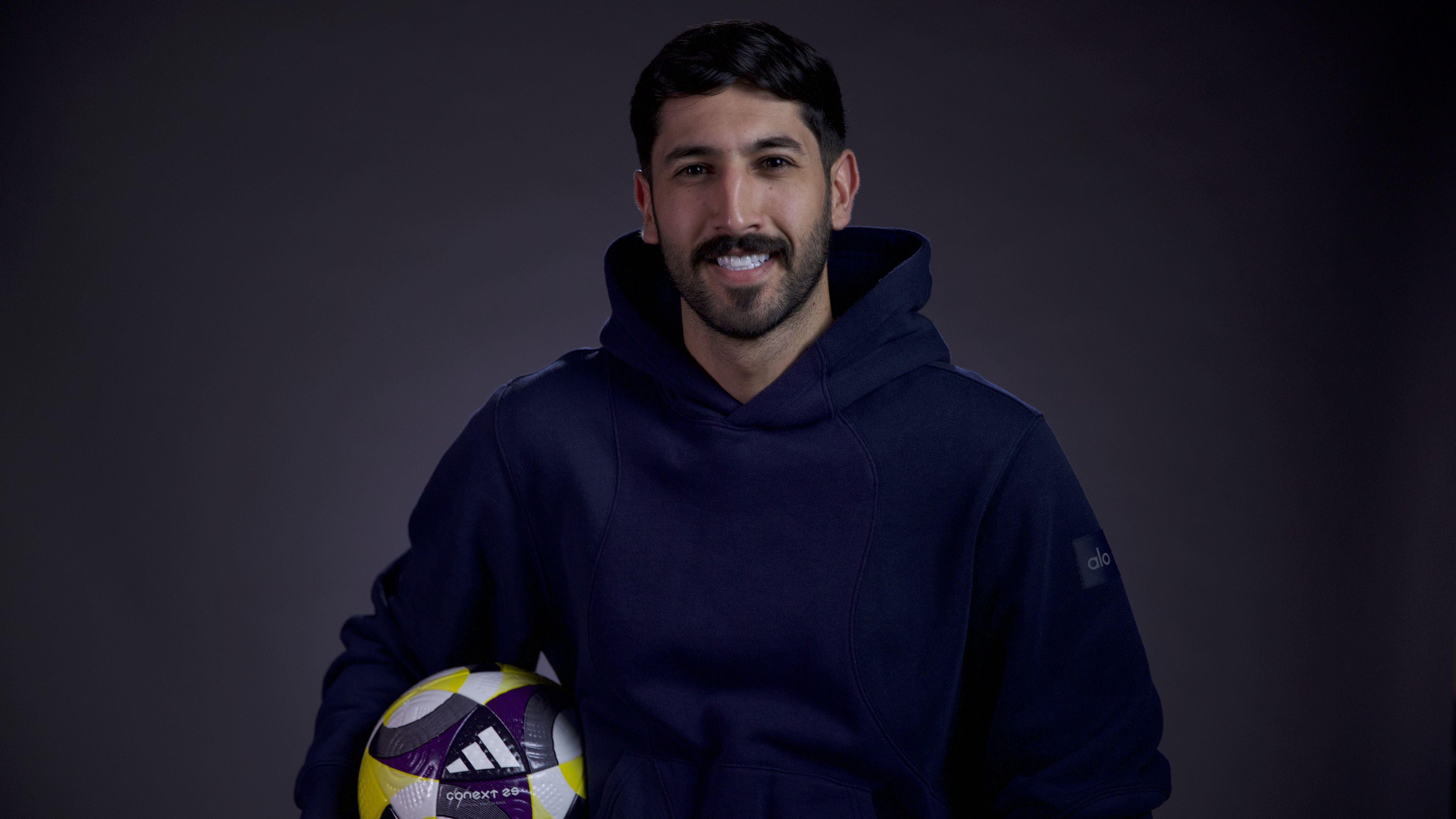 مهاجم منتخب الأردن يزن النعيمات. (وكالات)