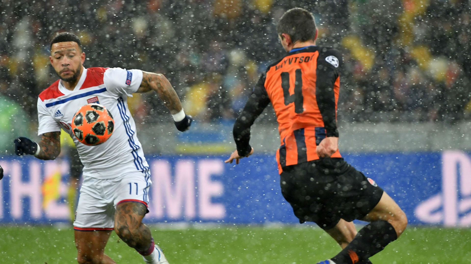 Memphis depay Shakhtar Lyon Champions League 12122018.jpg