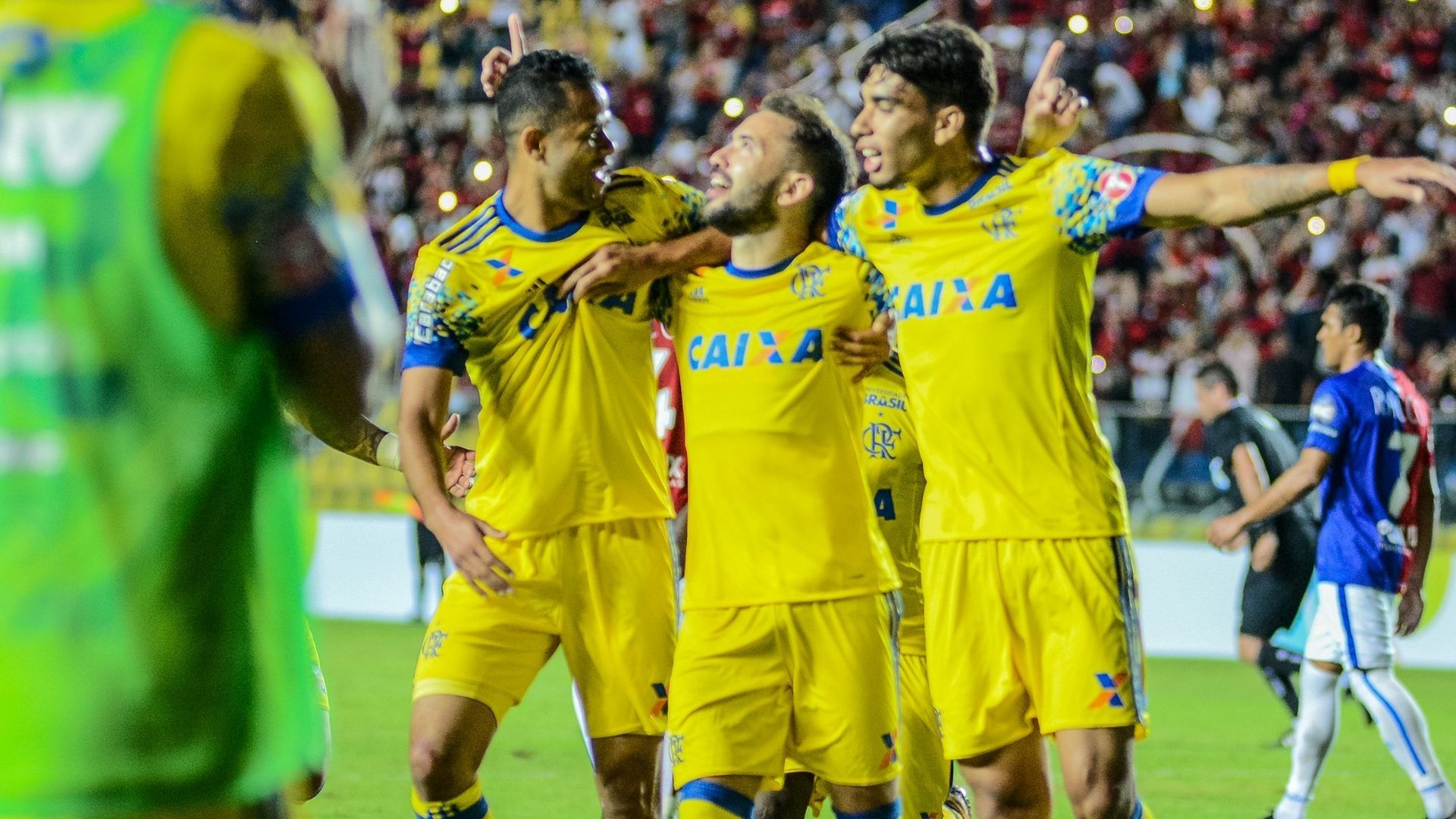 Everton Ribeiro Lucas Paqueta Geuvanio Flamengo Parana Primeira Liga 30082017