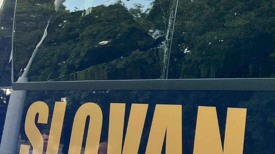 Slovan Bratislava bus attacked in Budapest