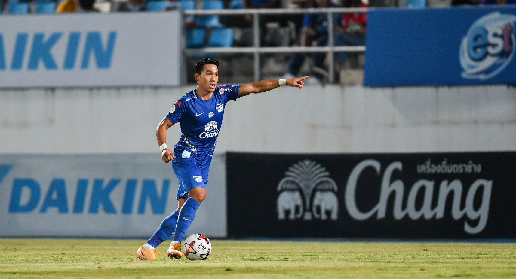 ธีรเทพ วิโนทัย