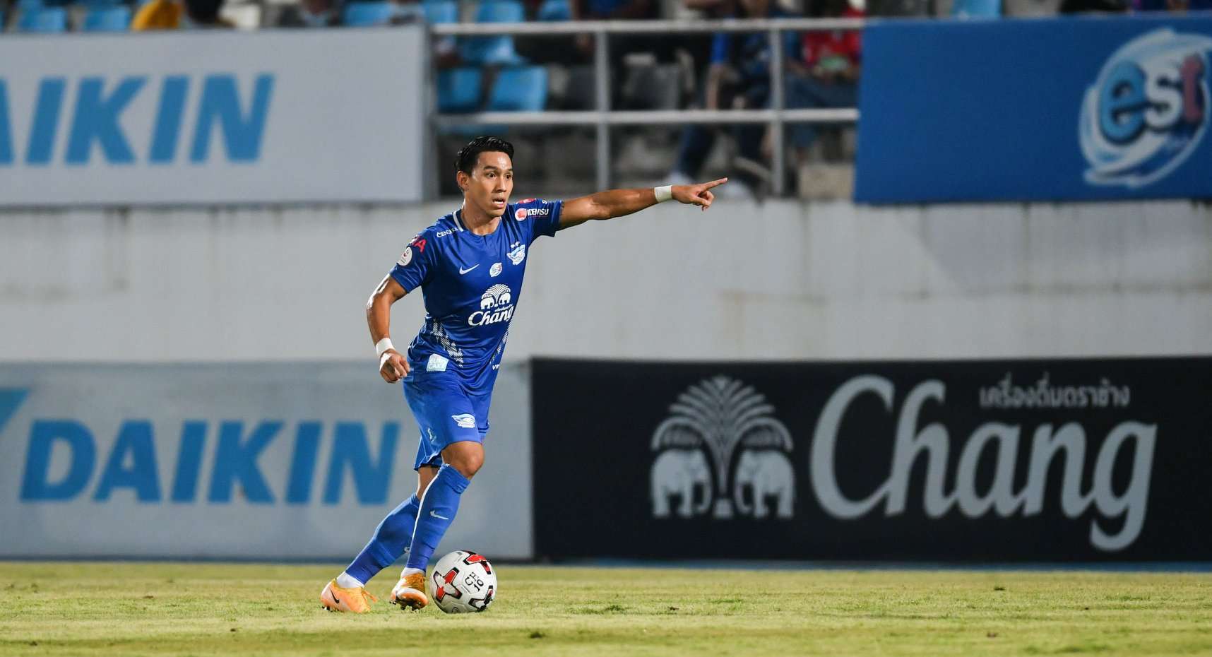 ธีรเทพ วิโนทัย