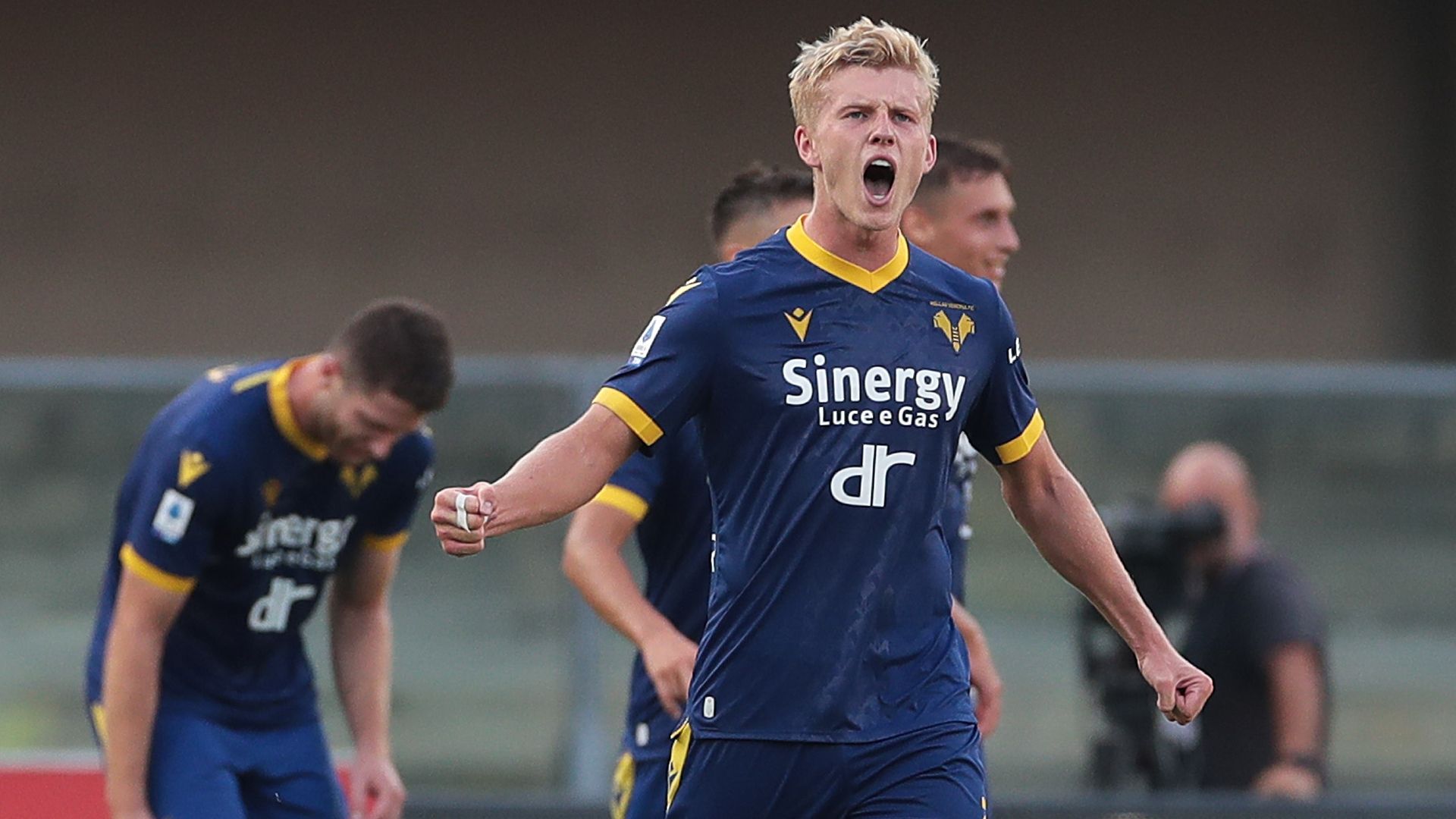 Doig celebrating Verona Sampdoria Serie A