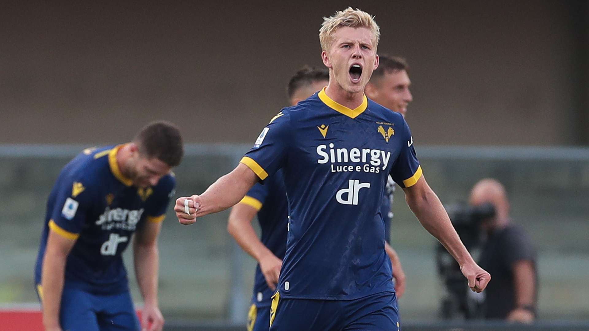 Doig celebrating Verona Sampdoria Serie A